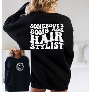 “Somebody’s Bomb A** Hairstylist” crewneck sweatshirt cosmetology hairdresser M